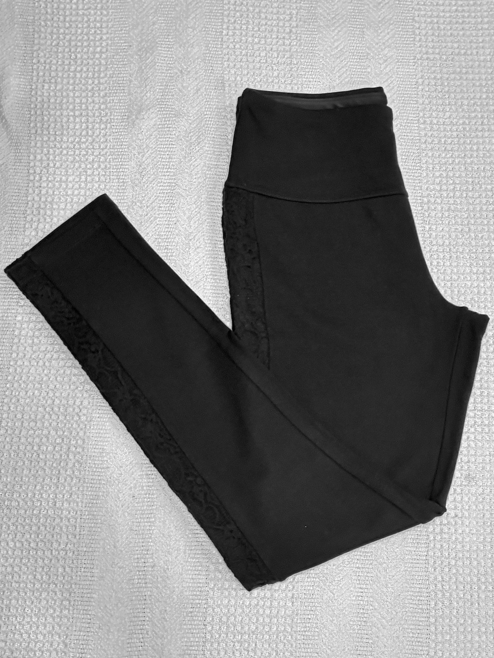 EUC! Ruby Ribbon Lace Inset Ponte Leggings - Style# 0109, Size L